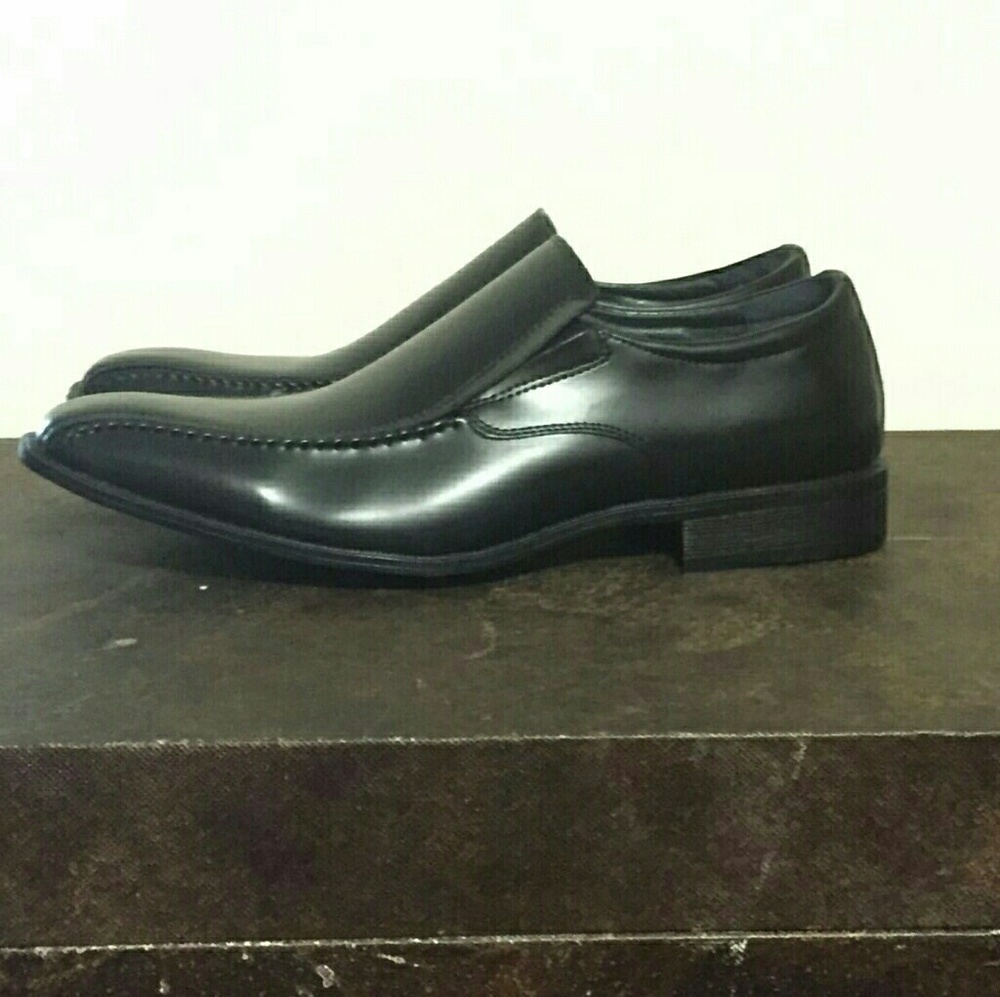 Dress shoe